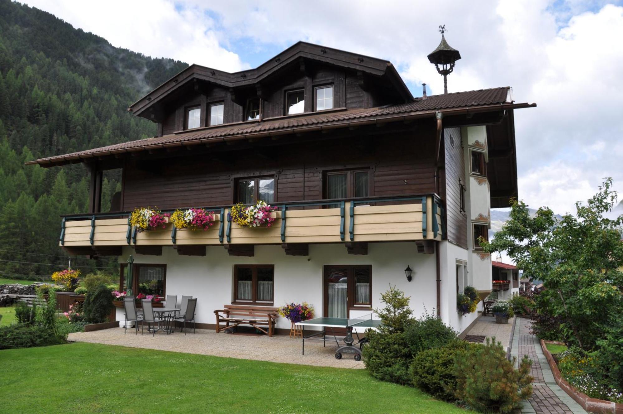 Ferienhaus Brigitte Längenfeld Exterior photo